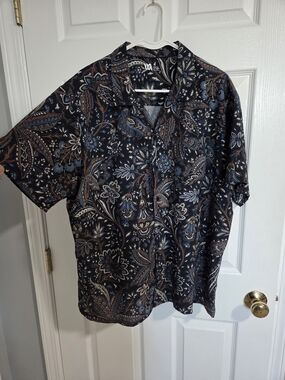 Men's Short-Sleeve Paisley Button-Down Shirt - Navy with Brown Accents